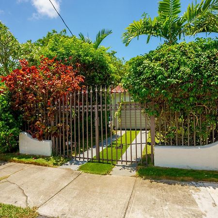 Entire Private Beautiful 2 Bedroom Plus Den House With Gated Front&Back Yard And Free Parking 10Min Drive To Miami Beach Exterior foto