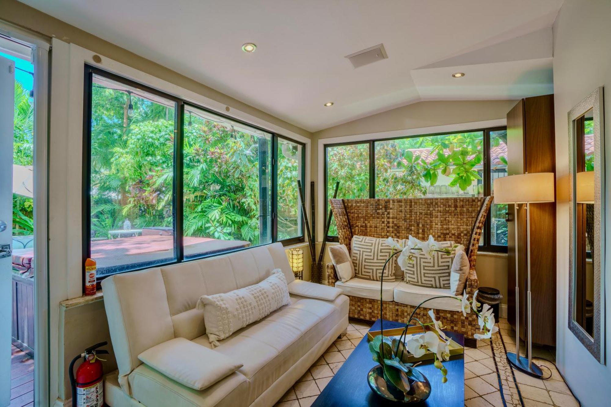 Entire Private Beautiful 2 Bedroom Plus Den House With Gated Front&Back Yard And Free Parking 10Min Drive To Miami Beach Exterior foto
